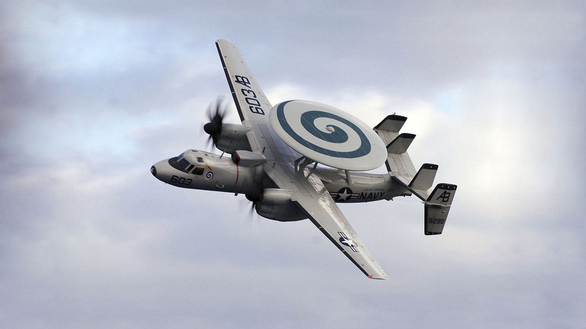 爱游戏体育-现场报道：车手情绪与现场氛围，车手团队