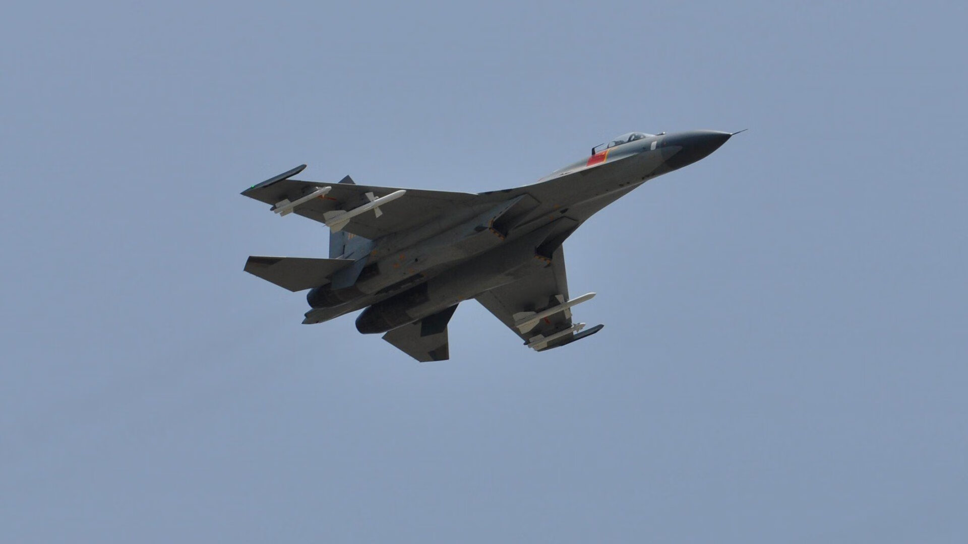 爱游戏体育-现场报道:车手情绪与现场氛围,车手团队