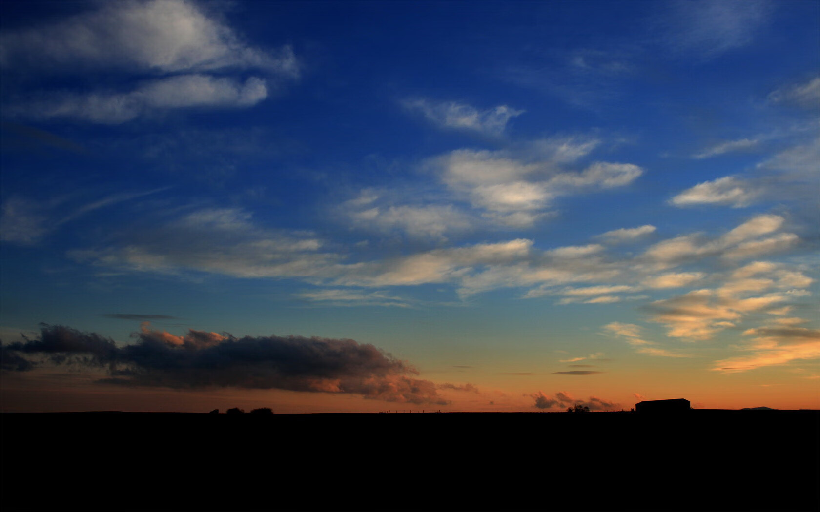 爱游戏在线-西部排名变化频繁，赛季剩余比赛竞争激烈，西部最新排名战绩